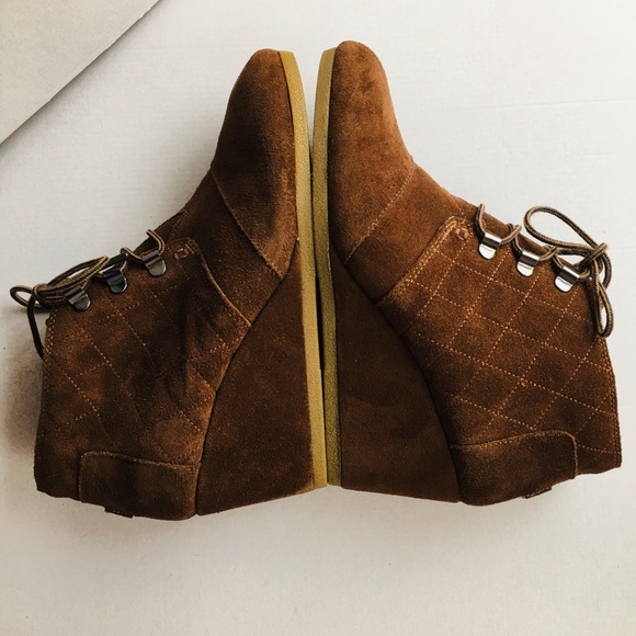 Toms Shoes - Toms Wedge boot Women’s Size 9 Brown Lined